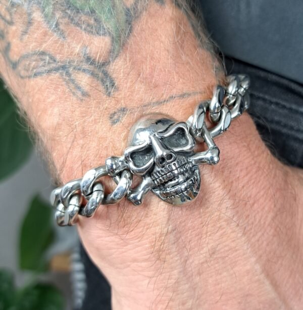 skull and crossbones stainless steel bracelet