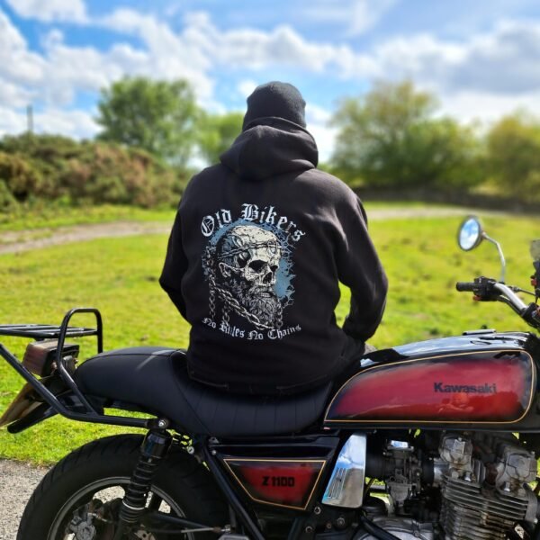 Full view of biker wearing Old Bikers hoodie on motorcycle, large skull graphic on back with 'No Rules No Chains' slogan, Rat-Ryder biker apparel S–5XL