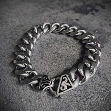 Chunky Curb Chain Stainless Steel Bracelet with decorative clasp and 14mm links